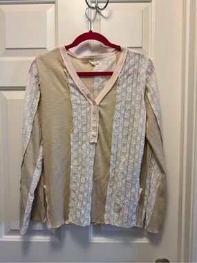 POL Top with Floral Lace Trim V neck